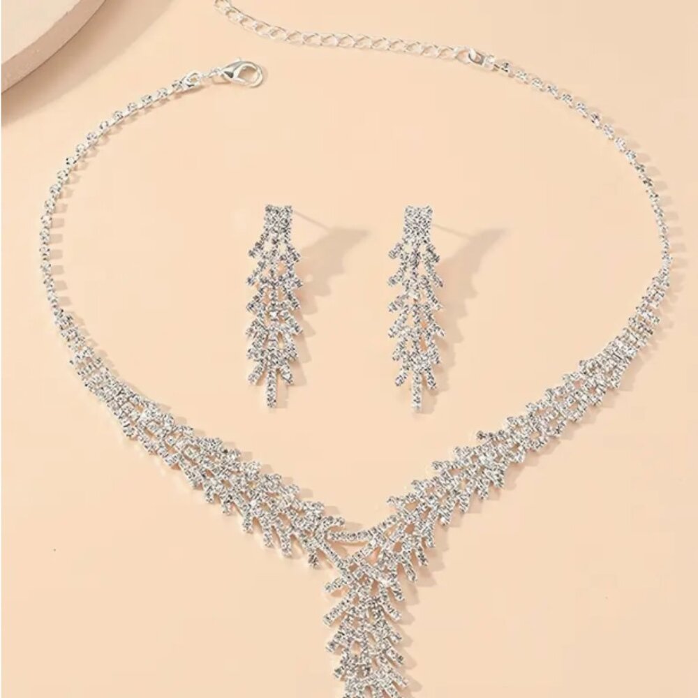 π50% OFF/3+...Elegant Rhinestone Earrings/Necklace Set - Picture 7 of 9
